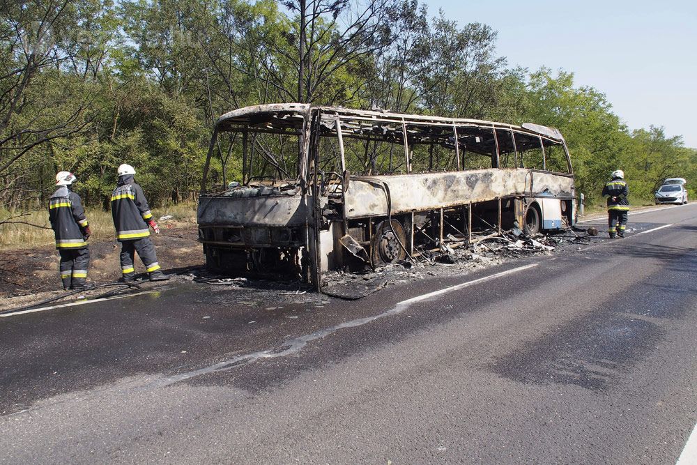 Porig égett egy busz Nyárlőrincnél 4