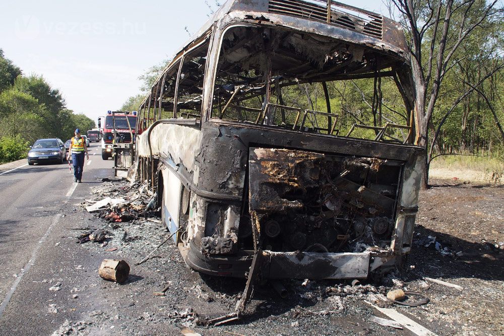 Porig égett egy busz Nyárlőrincnél 5