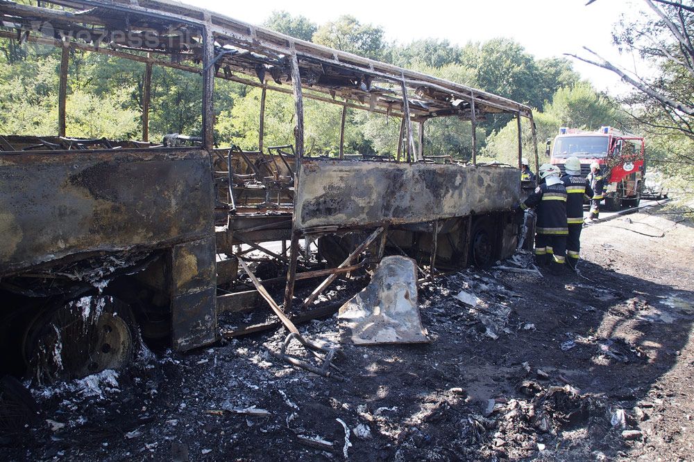 Porig égett egy busz Nyárlőrincnél 6