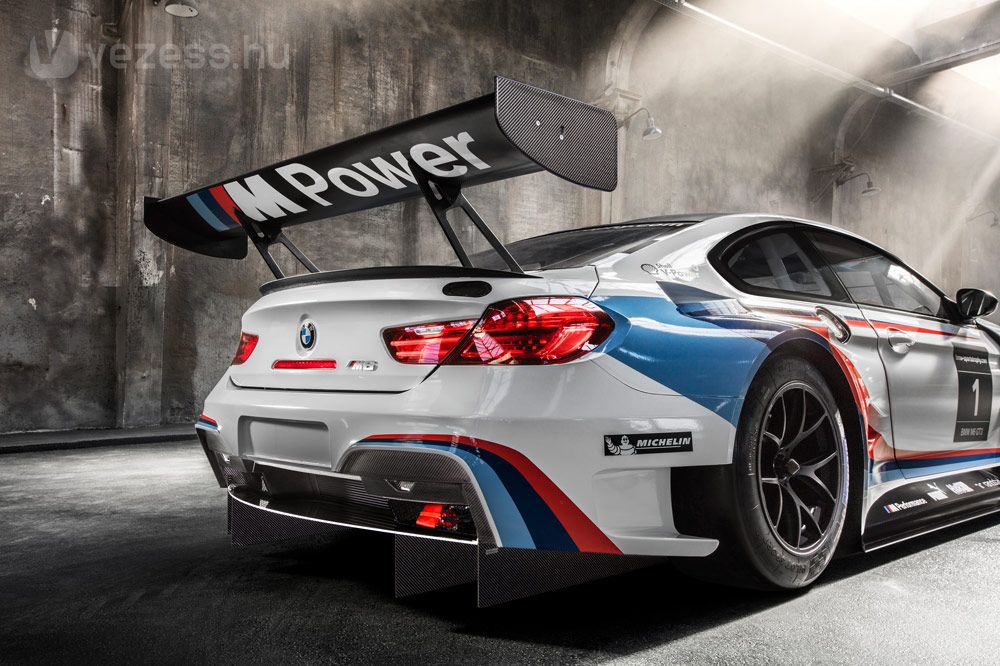 Luxusautóból versenyautó: BMW M6 GT3… 12