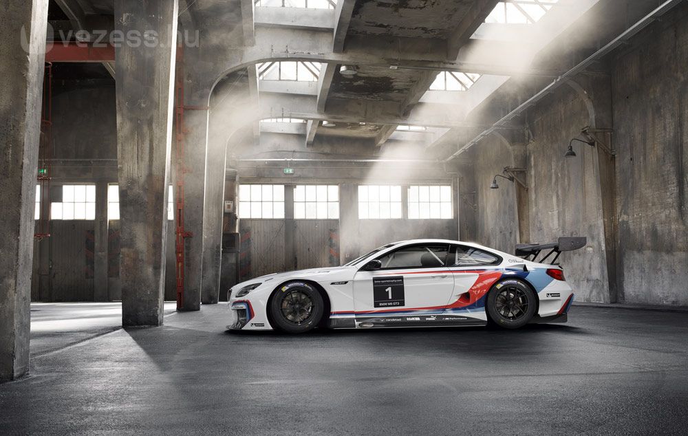 Luxusautóból versenyautó: BMW M6 GT3… 19