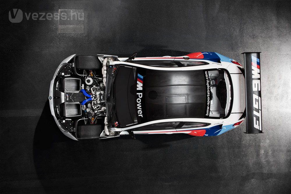 Luxusautóból versenyautó: BMW M6 GT3… 21