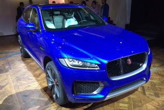 Karkötővel nyílik a Jaguar első SUV-ja, az F-Pace