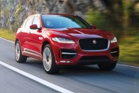 Karkötővel nyílik a Jaguar első SUV-ja, az F-Pace 62