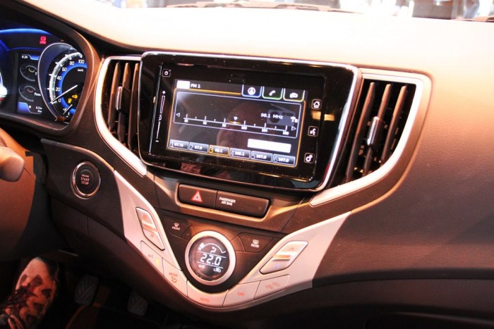 7 coll az érintőképernyő átmérője. A hibridverzióban itt látszik az energiaáramlás is 