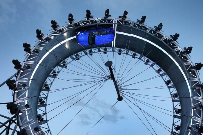 Beszagoltunk a Jaguarba, amely világrekordot autózott