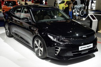 Sportos nagyautóval erősít a Kia