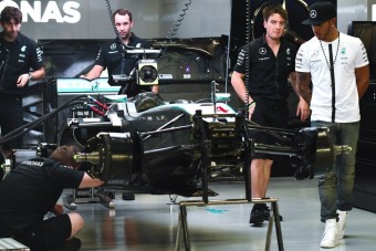 F1: A Mercedes bukhatja az időmérőt