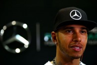 F1: Hamilton átveszi a stafétát Sennától? 77