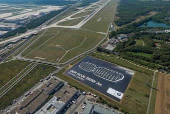 Ekkora reklámplakátot ember még nem látott