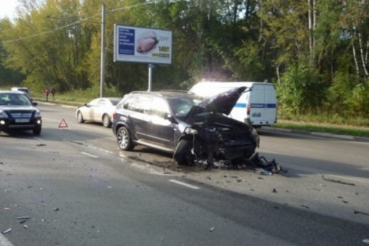 Ez a videó mutatja, miért jó hatalmas BMW-vel járni