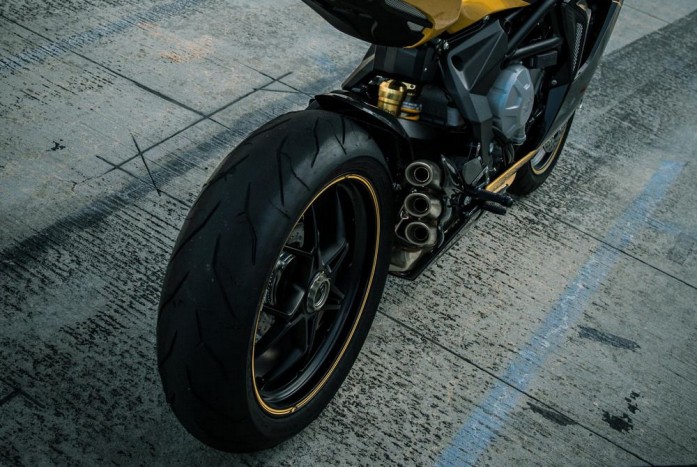 AMG-fenevad háromhengeres motorral 2 AMG-fenevad háromhengeres motorral 2