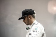 F1: A Mercedes sokkban, Hamilton kínjában röhög 39