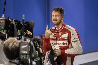 F1: Csoda Szingapúrban, Vettelé a pole
