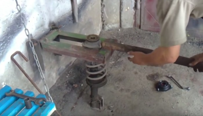 Ennek a srácnak egy rugóra járt az agya