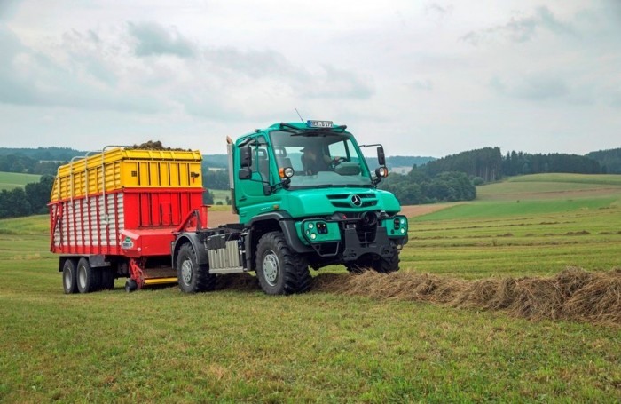 Jönnek a mezőgazdasági Unimogok 6