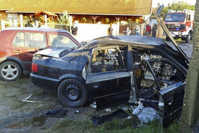 A NAV-osok mentették meg a cigicsempészt 3 | Vezess Rendszám nélkül közlekedett