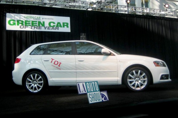 Magyarországon is hat a VW dízelbotránya 4 Szintén kétliteres dízelmotorral kapta meg az Audi A3 a Los Angeles-i autószalon átadott Év zöld autója elismerést. A motorvezérlés csak csalással tudta hozni a szabványon belül légszennyezési értékeket
