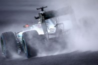 F1: Button ködösít a visszavonulásról 77