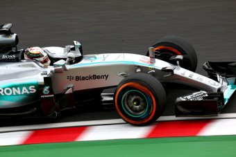 F1: Magára talált a Mercedes, eltűnt a Ferrari