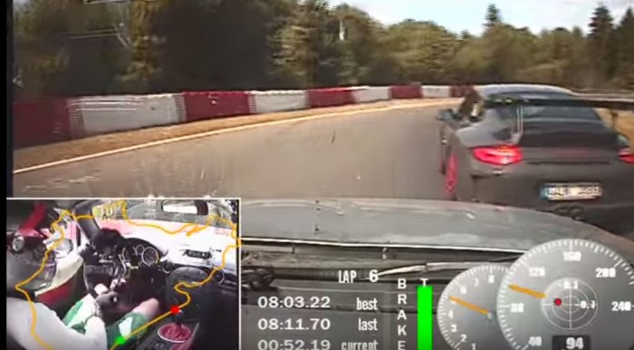 Nézd a srácot, aki tehetséggel győz a lóerőgyárak felett