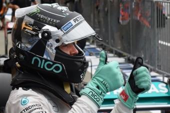 F1: Óriási baleset adta Rosbergnek a pole-t