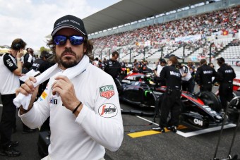 F1: Alonso gyorsan visszakozott