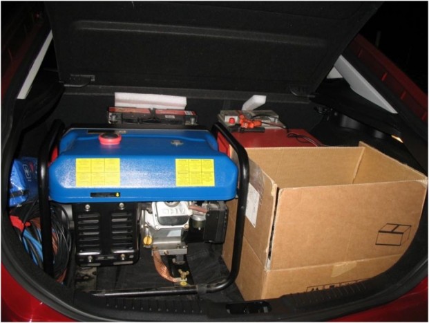 A B-terv, vagyis az aggregátor. Plusz szerszámok, kábelek, csavarok, minden megtervezve.