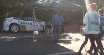 Ez a versenyző szó szerint beesett a célba