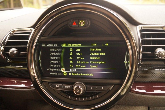 Vezettük: Mini Clubman – 2016 17 | Vezess 6,9 litert evett a kétliteres benzines turbó a kézi váltóval vegyes üzemben a számítógép szerint, hajtós menetben. Ha csal fél litert a boardcompter, akkor se sok