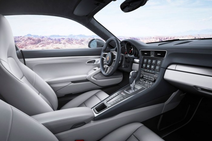 Porsche 911 991 II: már a Porschében is a fogyasztás a fontos 7 Megkapta az okostelefon könnyed babrálásához szükséges összes új megoldást, amit a vevők elvárhatnak. Az új kormányt a 918 Spyderé ihlette
