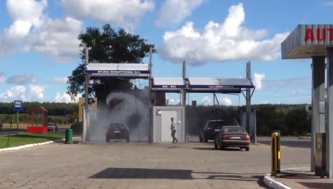 Ilyen egy öntudatra ébredt, megvadult autómosó