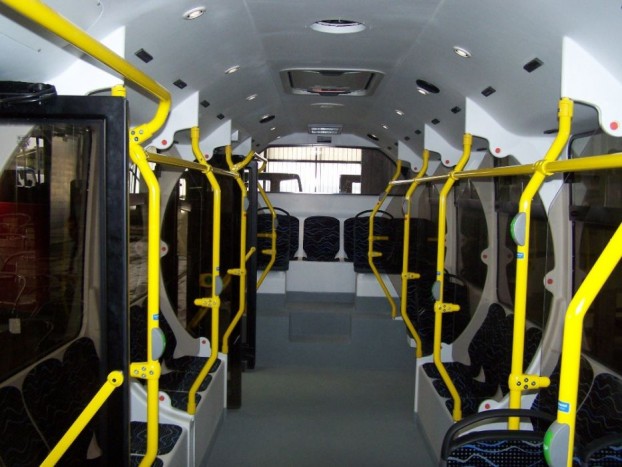 Az Evopro CNG Modulo Optimo utastere, melyben jócskán akad egymással szembe fordított ülés. 