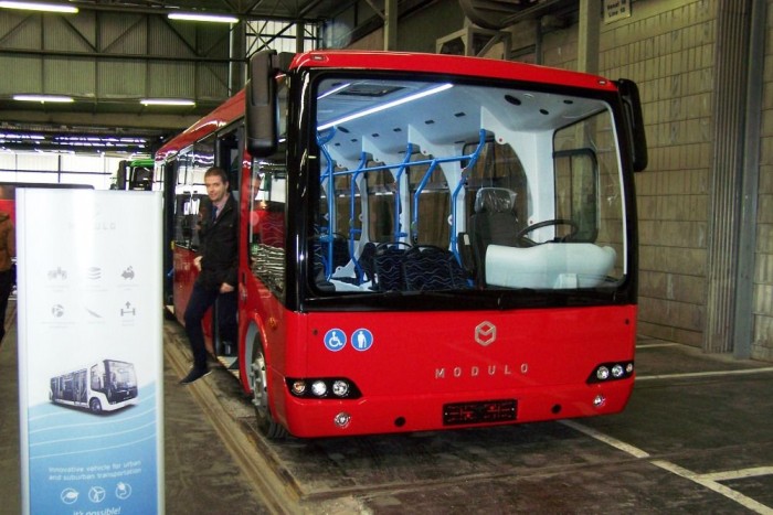 Kompozit buszokkal a világ minden tájára 2 A képen az Evopro Modulo Optimo trolibusz látható, melyet korábban Moszkva is tesztelt volna. A cég arról tájékoztatta a vezess.hu-t, hogy a buszra van orosz érdeklődés, azt azonban nem árulták, hogy pontosak melyik vállalatról van szó.