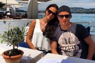 Kimi Räikkönen elvált, ex-felesége Jenni Dahlmann, a 2000-es finn és skandináv szépségkirálynő. A képen jelenlegi párjával Minttu Virtanennel látható, akivel első közös gyermeküket várják.