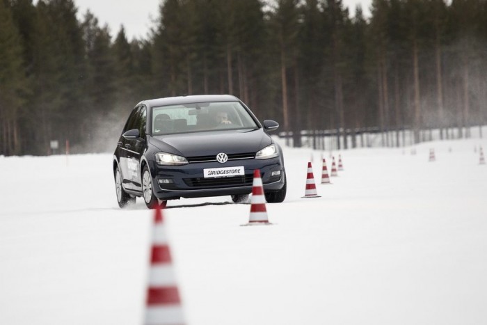 Volt egy nagy meglepetés a magyar téligumi-teszten 6 | Vezess A komoly gumigyártók embertelen körülmények között fejlesztik az egyre jobb, energiatakarékosabb, csendesebb abroncsokat