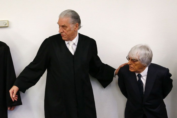 Ecclestone Putyin kezébe adná Európát 11