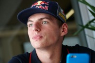 F1: A Ferrarihoz menekül Verstappen? 17