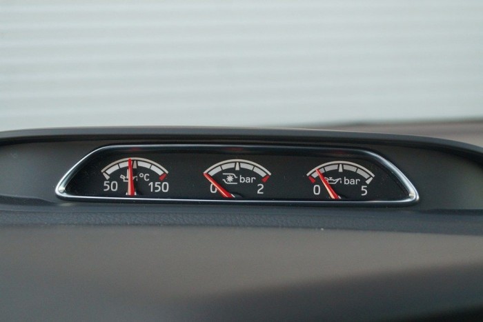 Olajhőfok, töltőnyomás, olajnyomás: pályanapon hamar meglátjuk, ha baj van