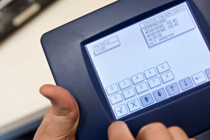 Célszerszámokkal könnyen manipulálható a kilométeróra állása