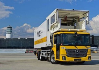 Ilyen Mercivel etetik a repülőgépeket