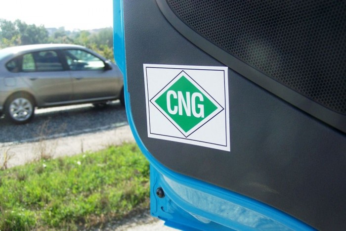 Gázos teherautó az egykori bringagyártótól 6 | Vezess A Scania 2012-ben mutatta be a sűrített földgázzal és a biogázzal egyaránt üzemeltethető erőforrást, melynek kifejlesztéséhez a 9 literes, 280 lóerős dízeles erőforrást vették alapul.