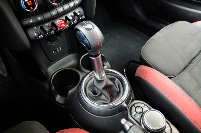 Teszt: MINI John Cooper Works 14 | Vezess Gyorsabb mint a kézi verzió, gyári gyorsulása 6,1 míg utóbbié 6,3, de az élményen csorbít a hagyományos, bolygóműves automata.