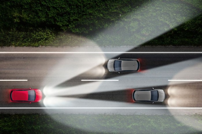 Vezettük: Opel Astra K 2015 10 | Vezess Audikból ismer a Matrix-LED-technika. A 16 LED-del körbevilágítható távfénnyel a szembejövő autó, a vezető vakítása nélkül