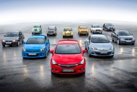 Több mint 24 millió kompakt autót gyártott az Opel, középen a 11-ik generáció. A kontinentális Európában 1991-től vették át az angol Vauxhallnál addig is használt nevet a sorban a hatodik, F Astrával