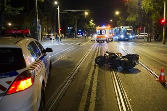 Meghalt egy motoros Budapesten - fotók