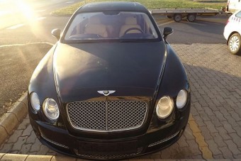 Azt hitte, át tudja csempészni a Bentleyt a határon