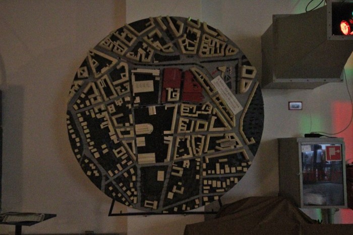 Pirossal a két Mamut bevásárlóközpont díszlik a korongon