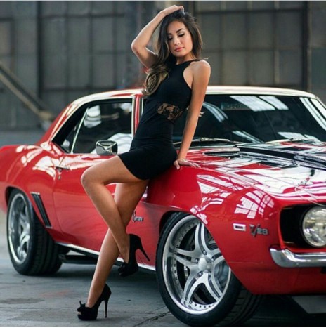 Autók és csajok – Pikáns fotók péntekre 15 | Vezess Autók és csajok – Pikáns fotók péntekre 15