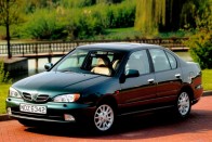 Ilyen a szárnyas hűtőmaszkú, 1999 utáni Nissan Primera P11